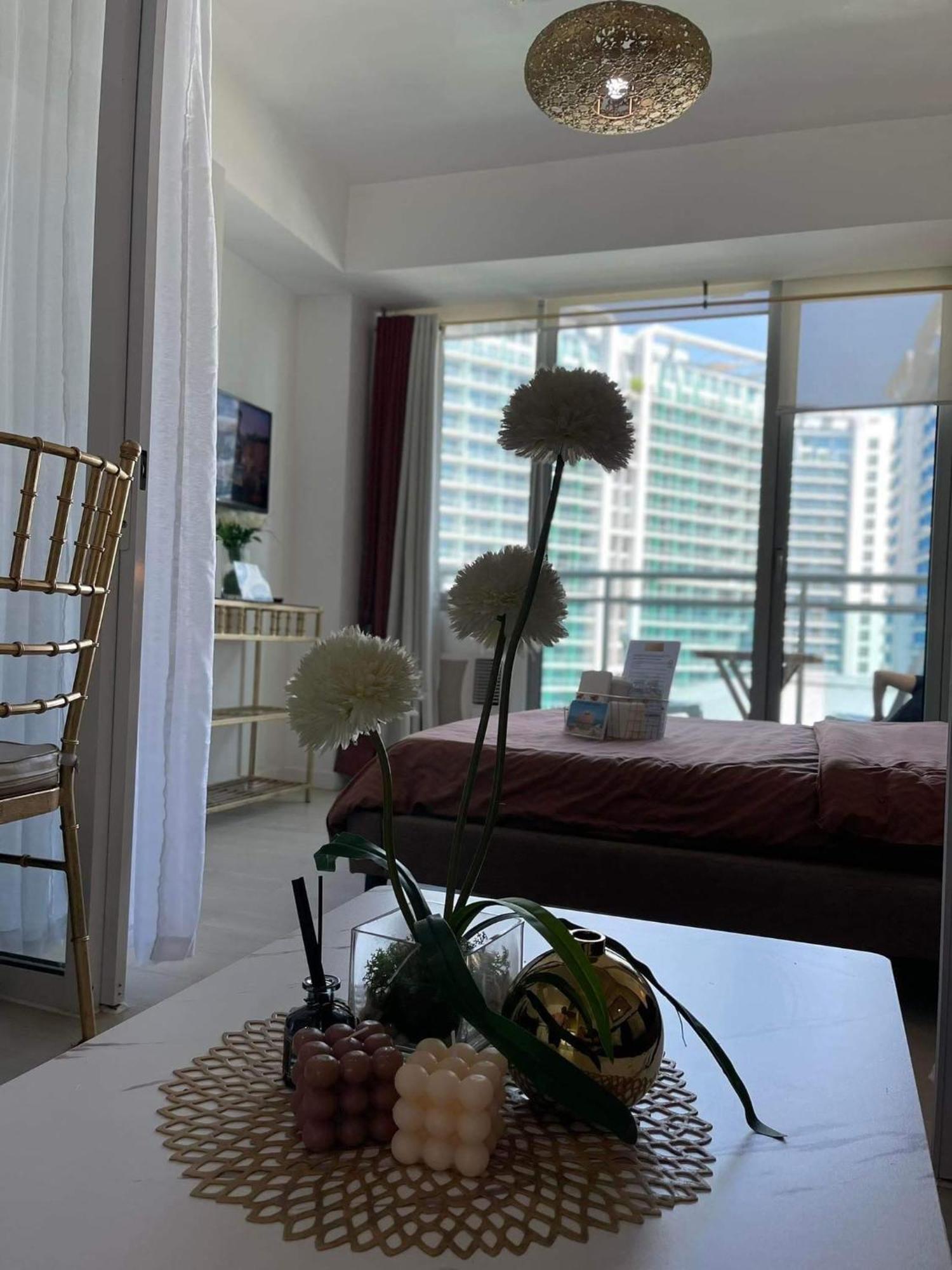 Beach Front Living In The Heart Of The City, Azure Residences Manila Exterior photo