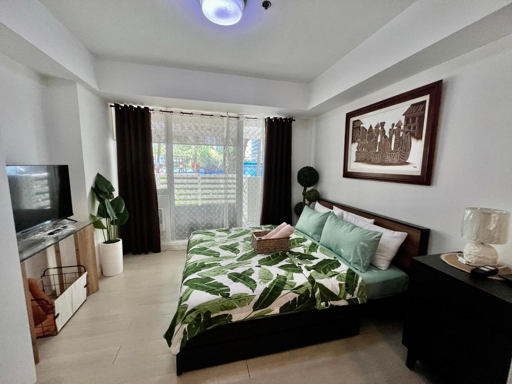Beach Front Living In The Heart Of The City, Azure Residences Manila Exterior photo