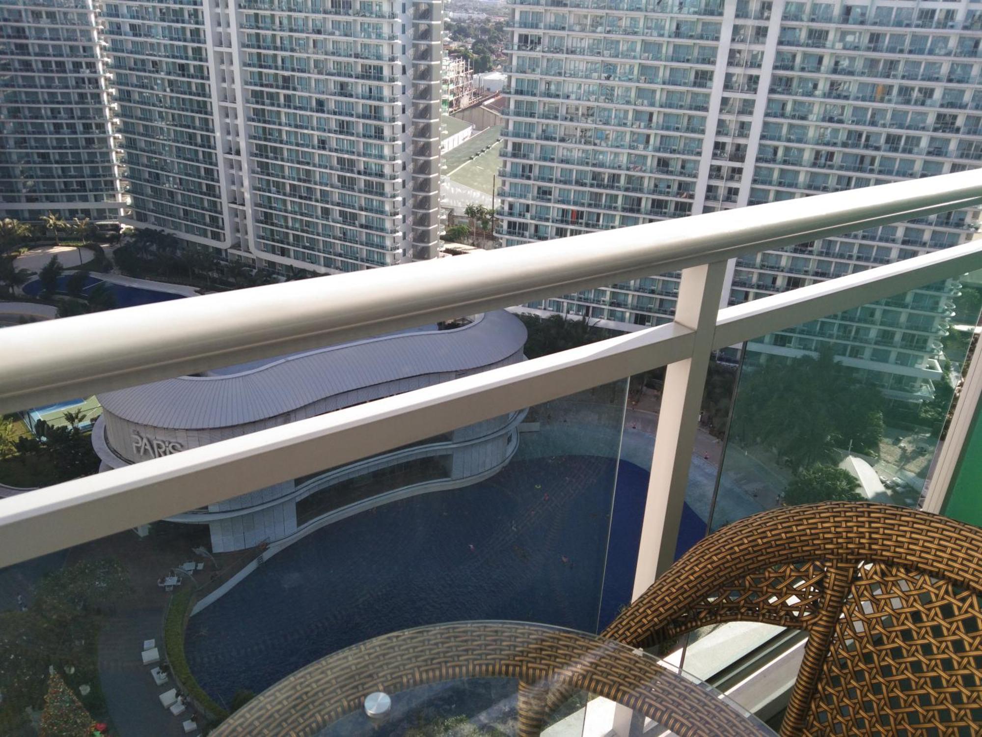 Beach Front Living In The Heart Of The City, Azure Residences Manila Exterior photo