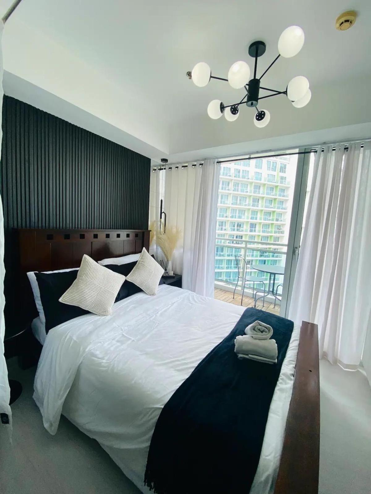 Beach Front Living In The Heart Of The City, Azure Residences Manila Exterior photo